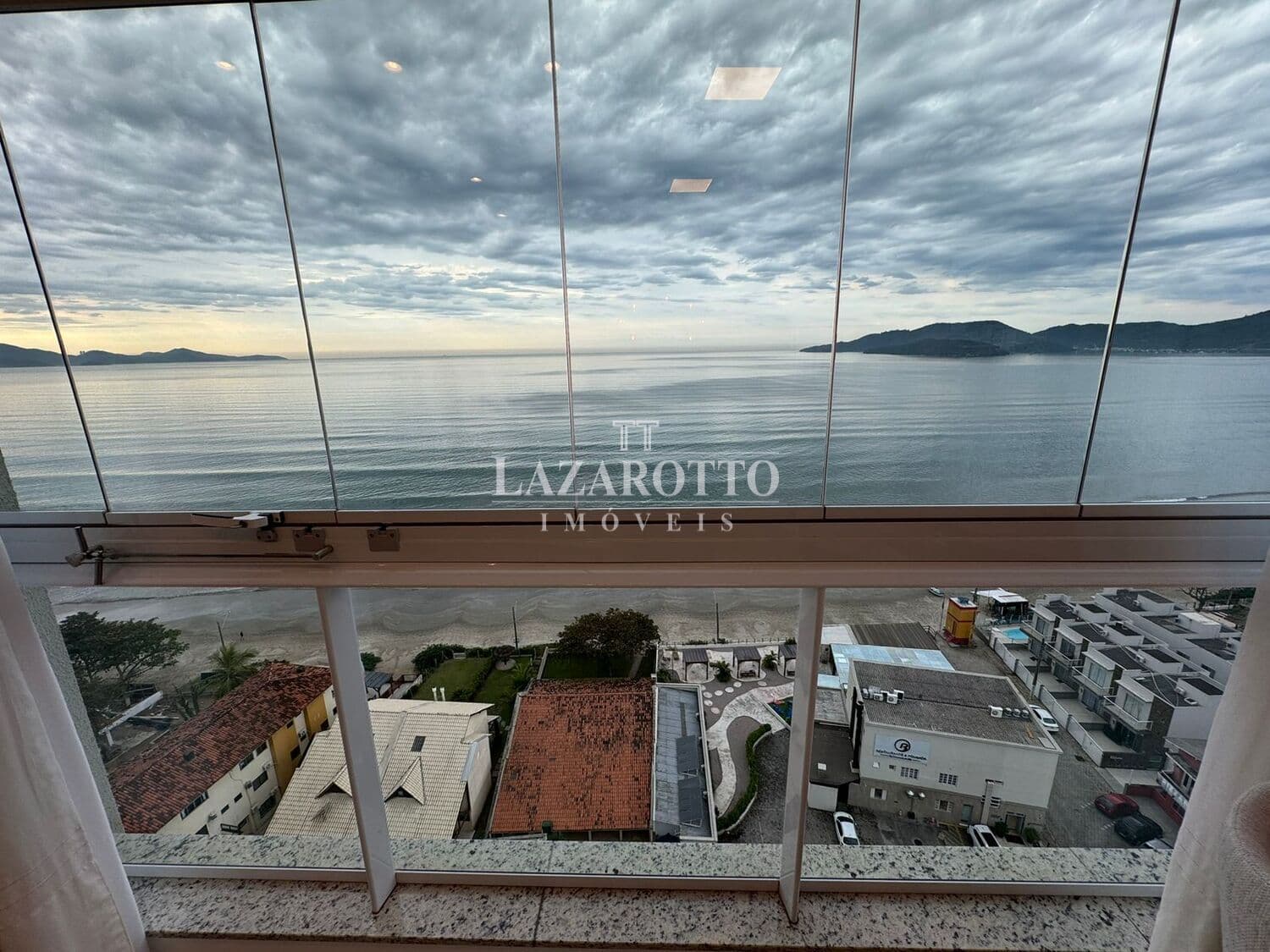 Apartamento à venda – Av. Sen. Atílio Fontana • Perequê • Porto Belo