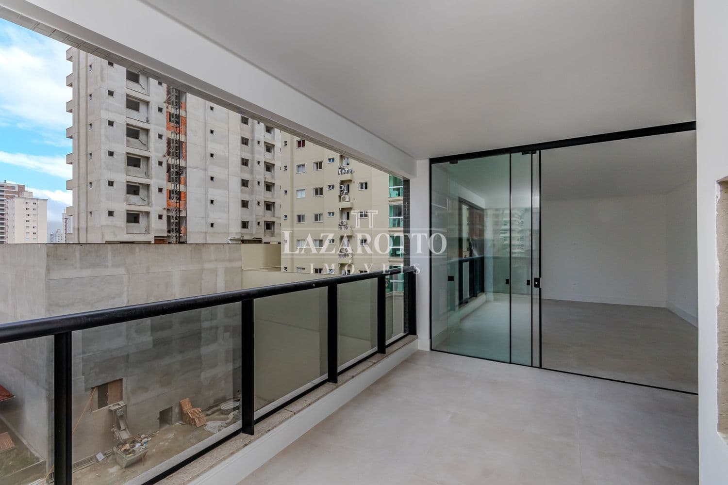 Apartamento à venda – Rua 264 • Meia Praia • Itapema