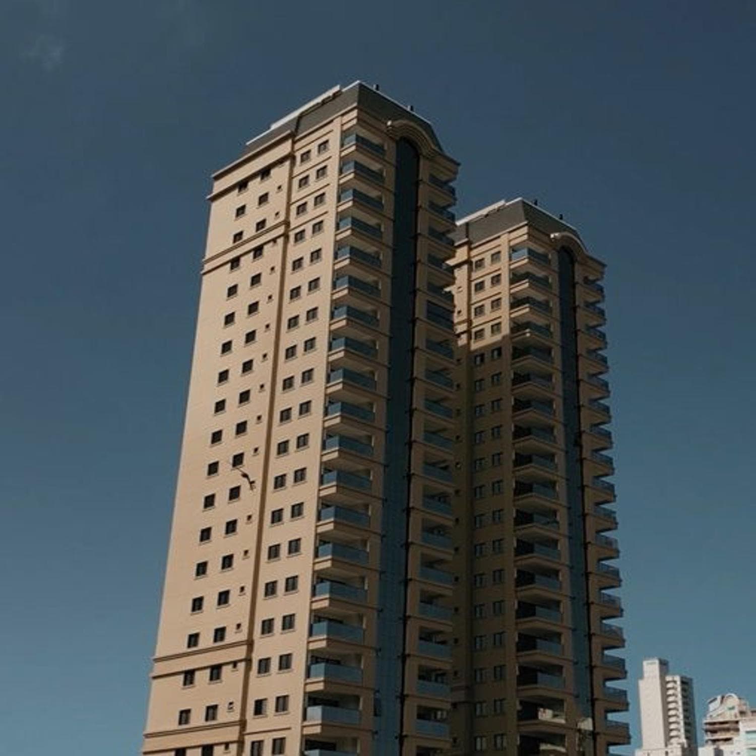 Sala Comercial à venda – Av. Governador Celso Ramos  • Centro • Itapema