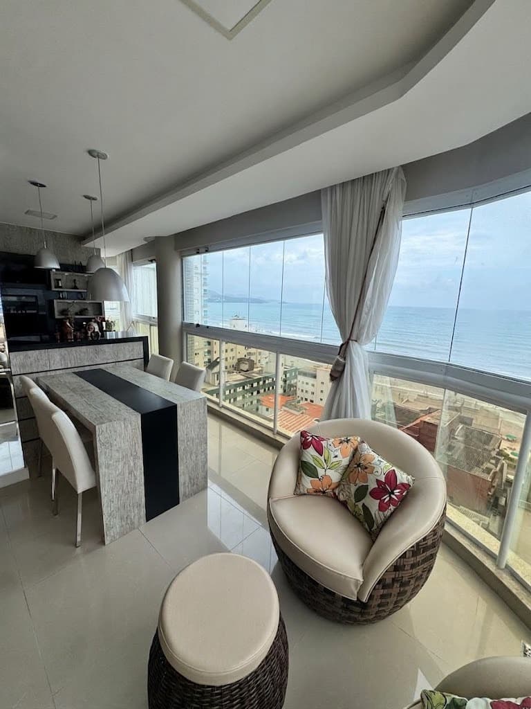 Apartamento à venda – Avenida Nereu Ramos • Meia Praia • Itapema