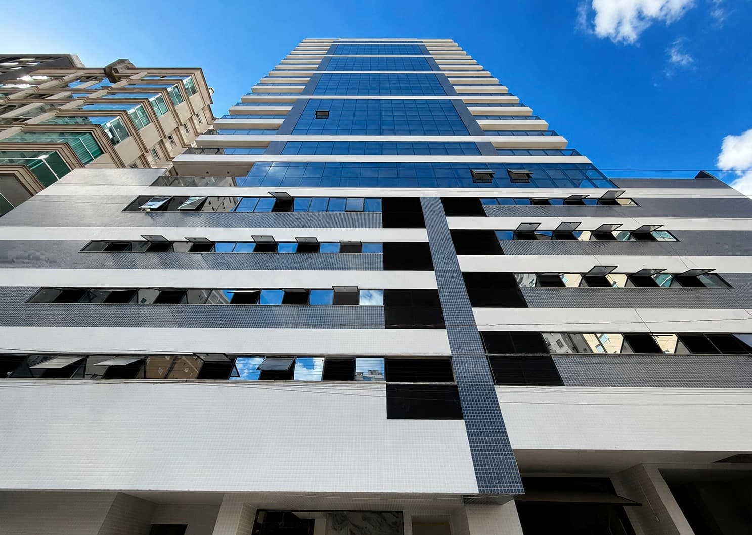 Apartamento à venda – Rua 286 • Meia Praia • Itapema