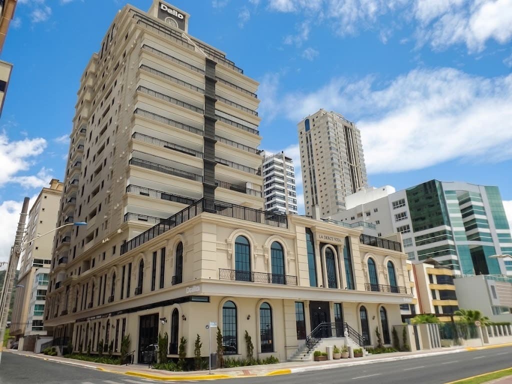 Apartamento à venda – Av Beira Mar • Centro • Itapema