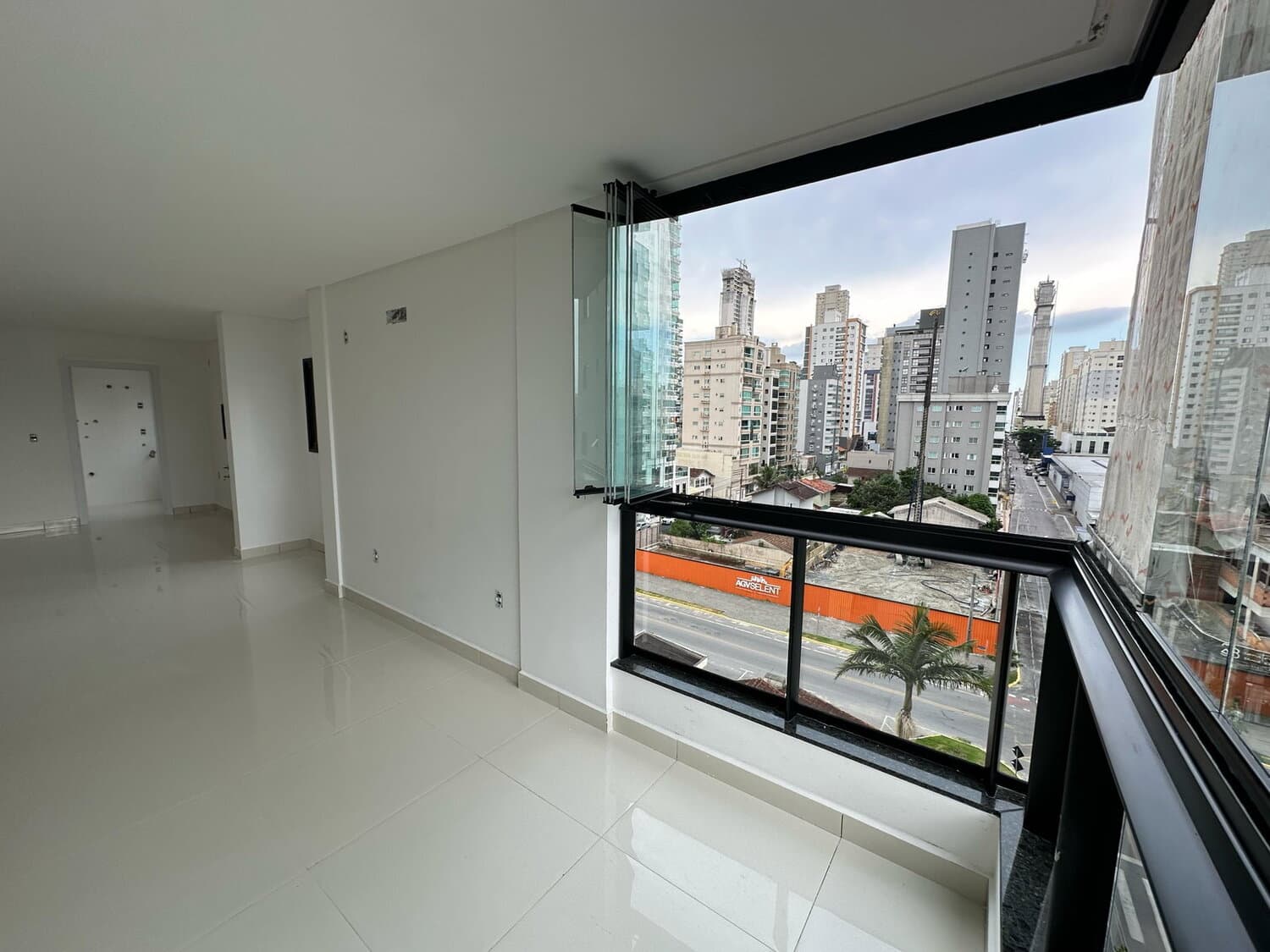 Apartamento à venda – Rua 304 • Meia Praia • Itapema