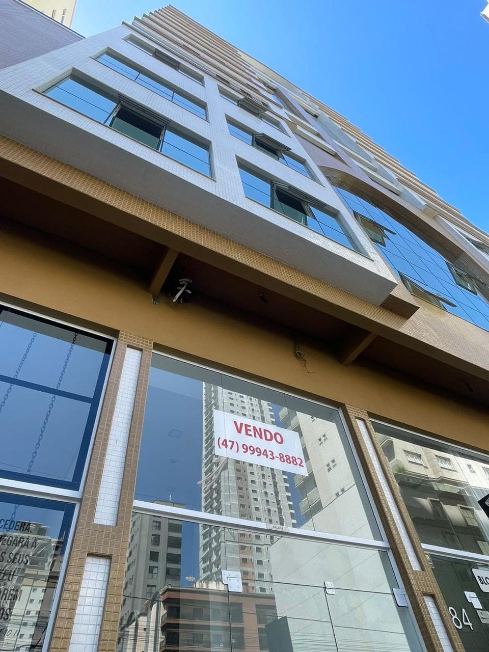 Sala Comercial à venda – Rua 306 • Meia Praia • Itapema