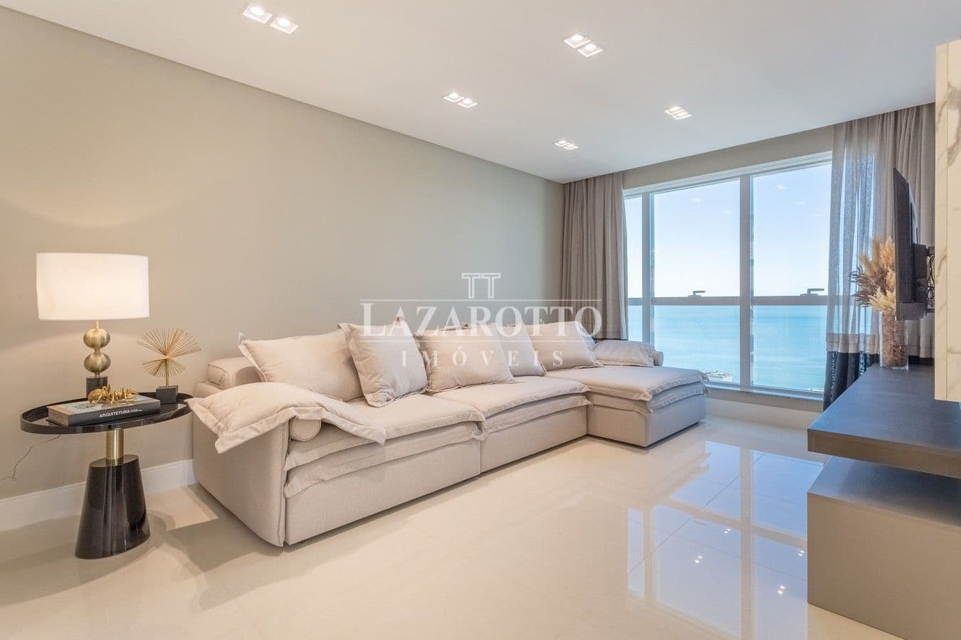 Apartamento à venda – Rua 210 • Meia Praia • Itapema