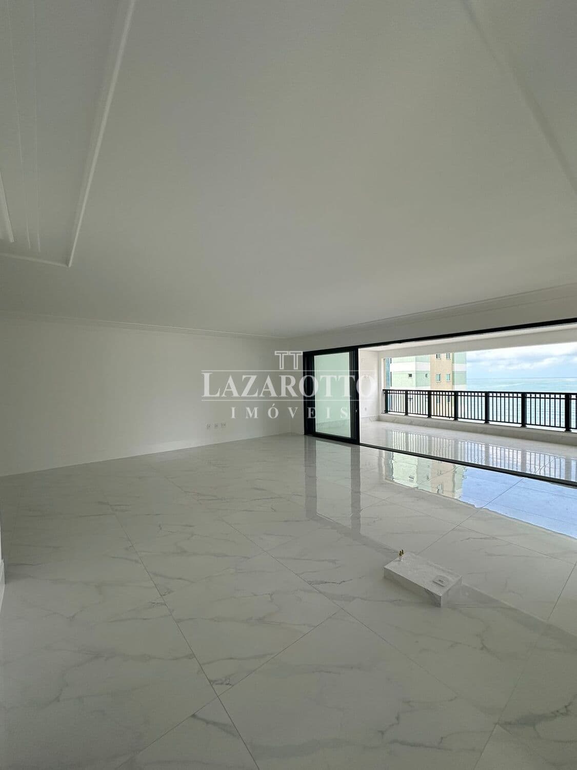 Apartamento à venda – Av Nereu Ramos • Meia Praia • Itapema