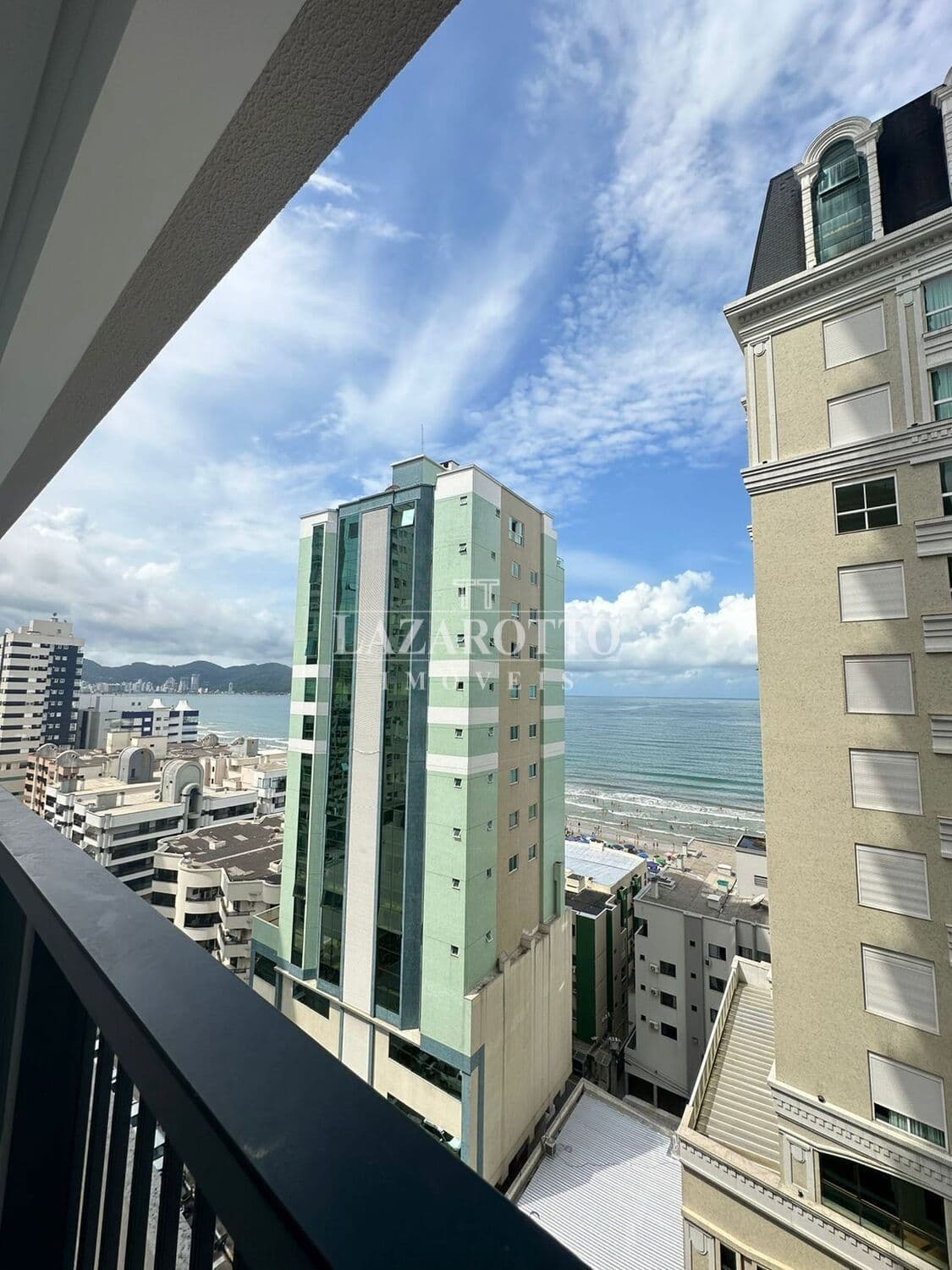Apartamento à venda – Av Nereu Ramos • Meia Praia • Itapema