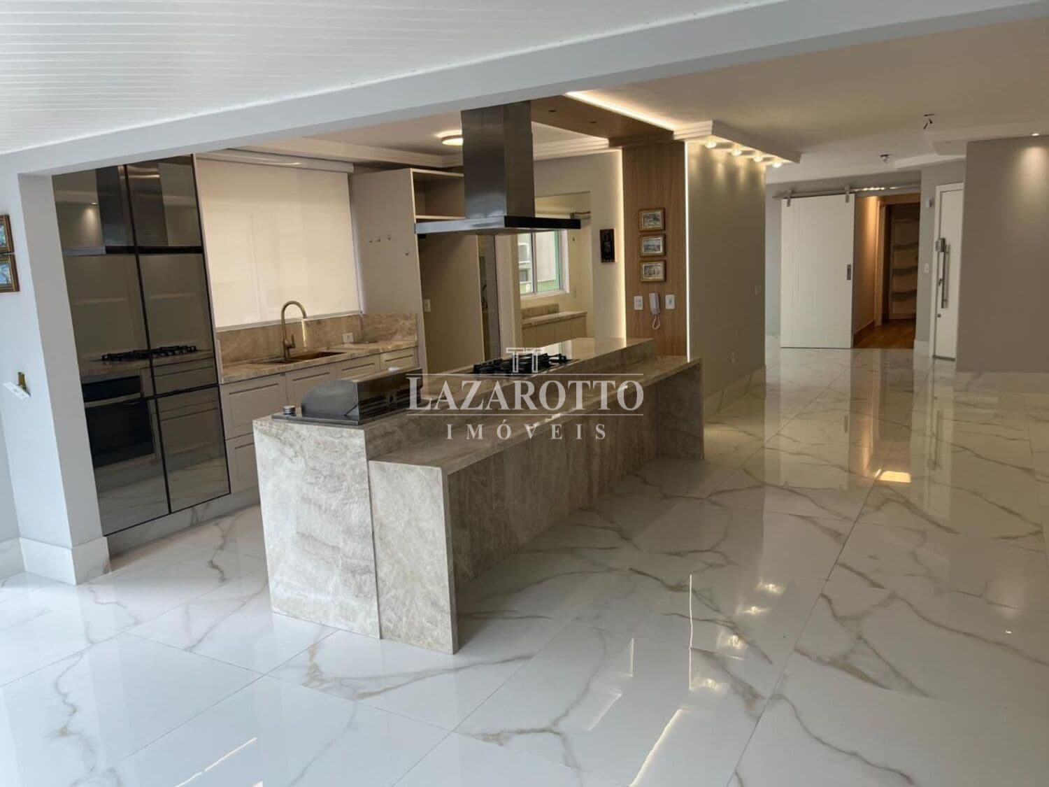Apartamento à venda – Av. Nereu Ramos • Meia Praia • Itapema