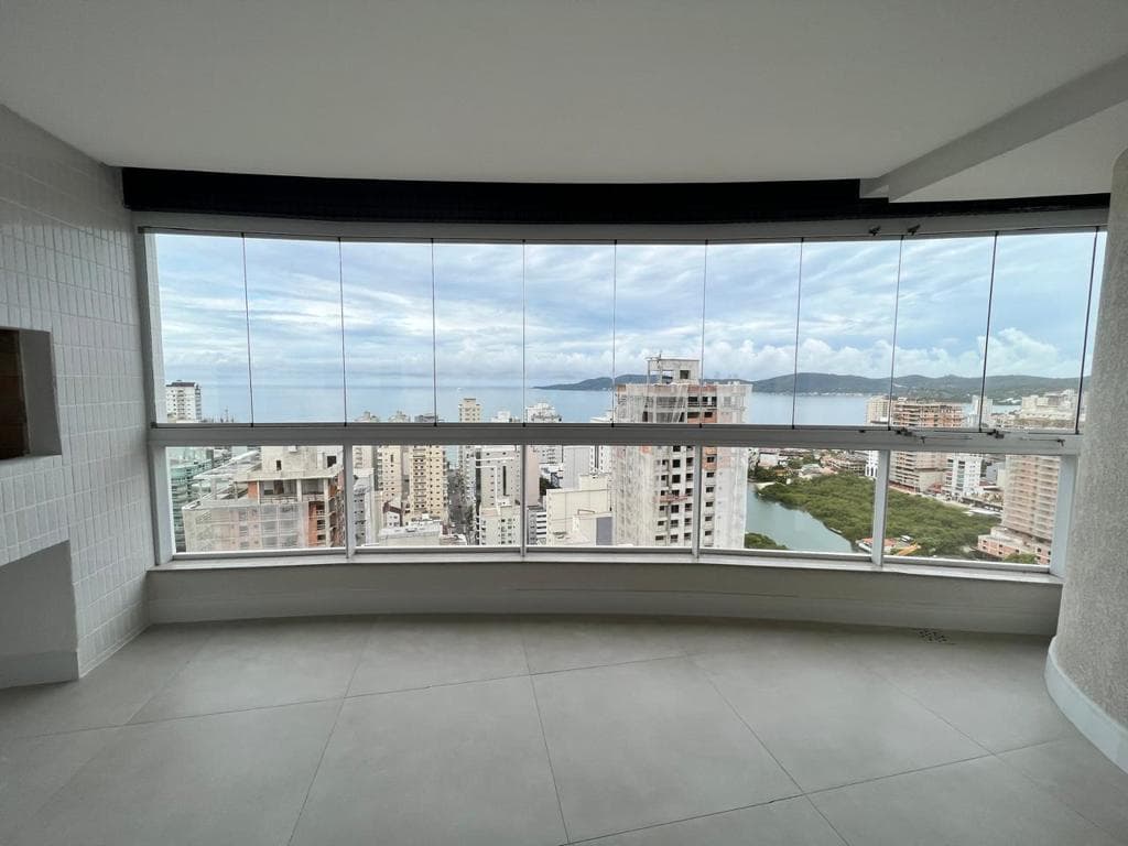 Apartamento à venda – Avenida Nereu Ramos • Meia Praia • Itapema