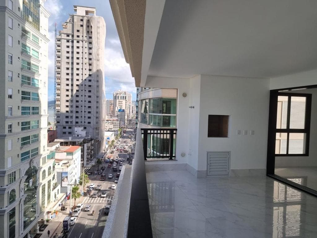 Apartamento à venda – Avenida Nereu Ramos • Meia Praia • Itapema