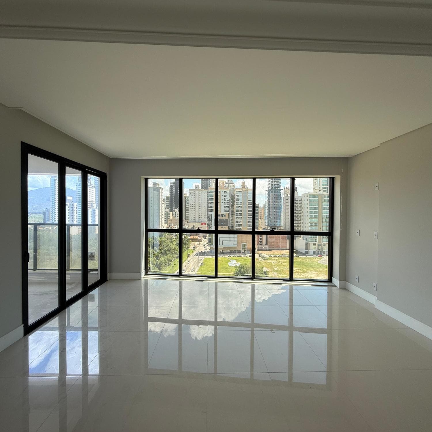 Apartamento à venda – Rua 313 • Meia Praia • Itapema