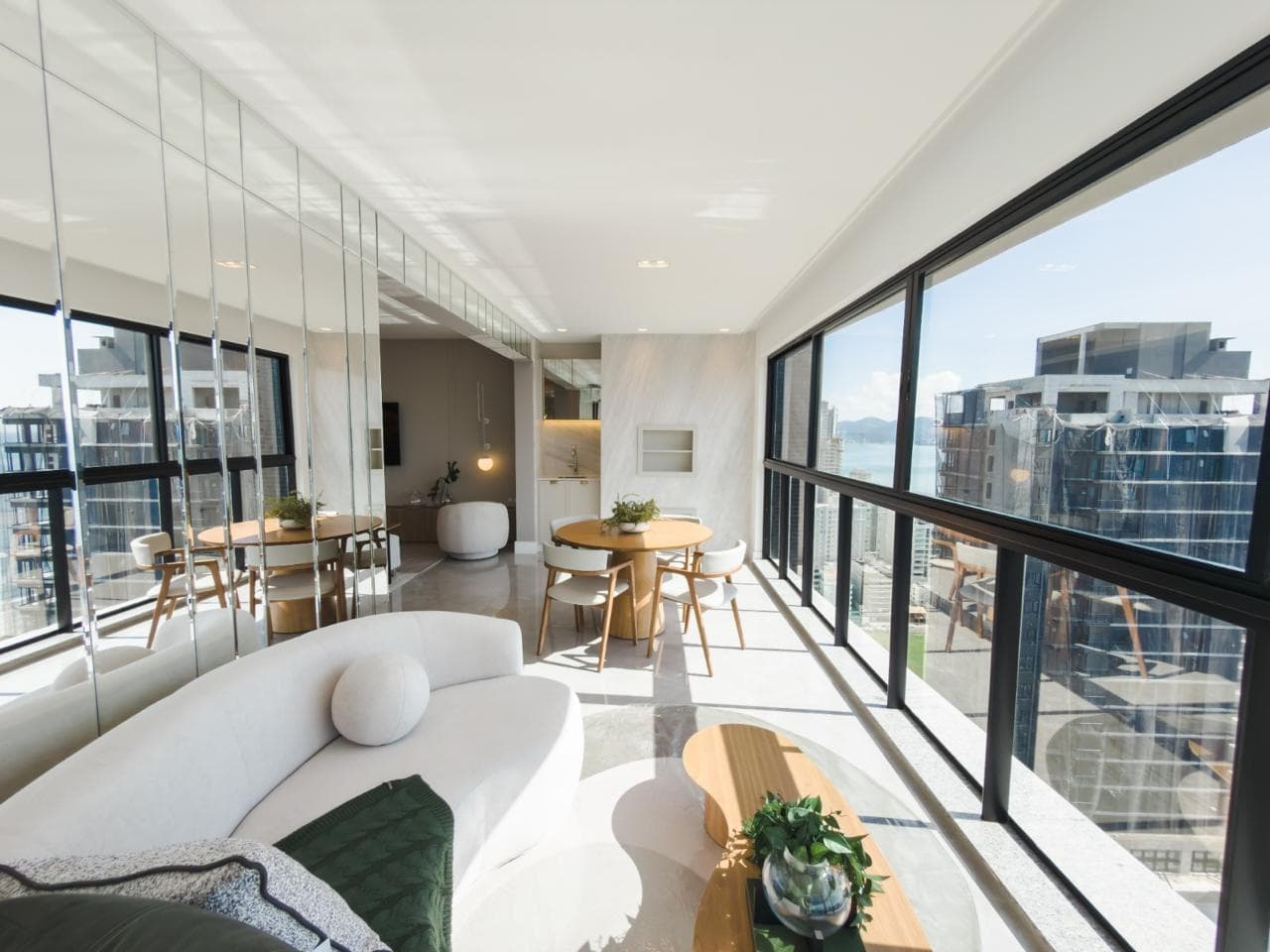 Apartamento à venda – Av. Nereu Ramos • Meia Praia • Itapema