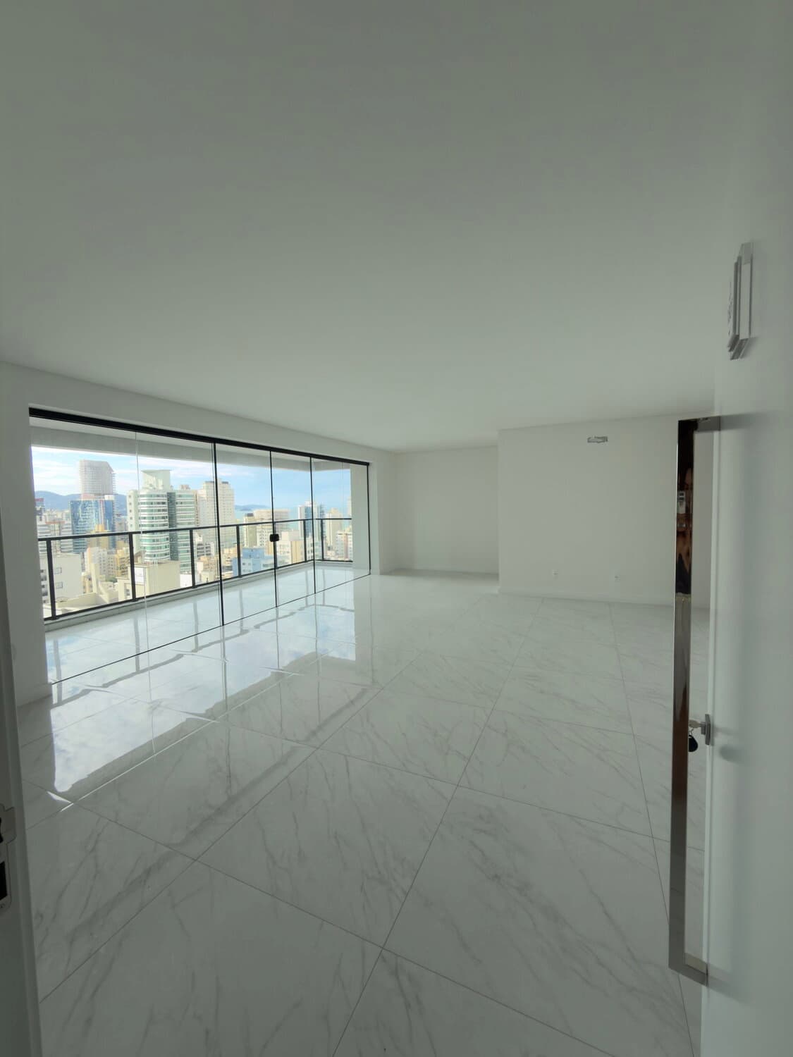 Apartamento à venda – Rua 286 • Meia Praia • Itapema