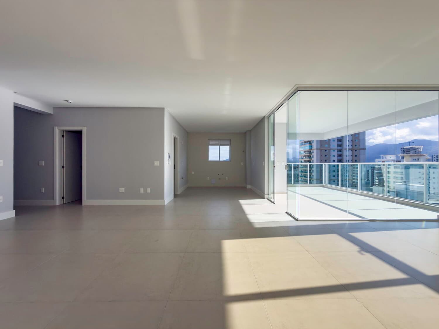 Apartamento à venda – Rua 256 • Meia Praia • Itapema