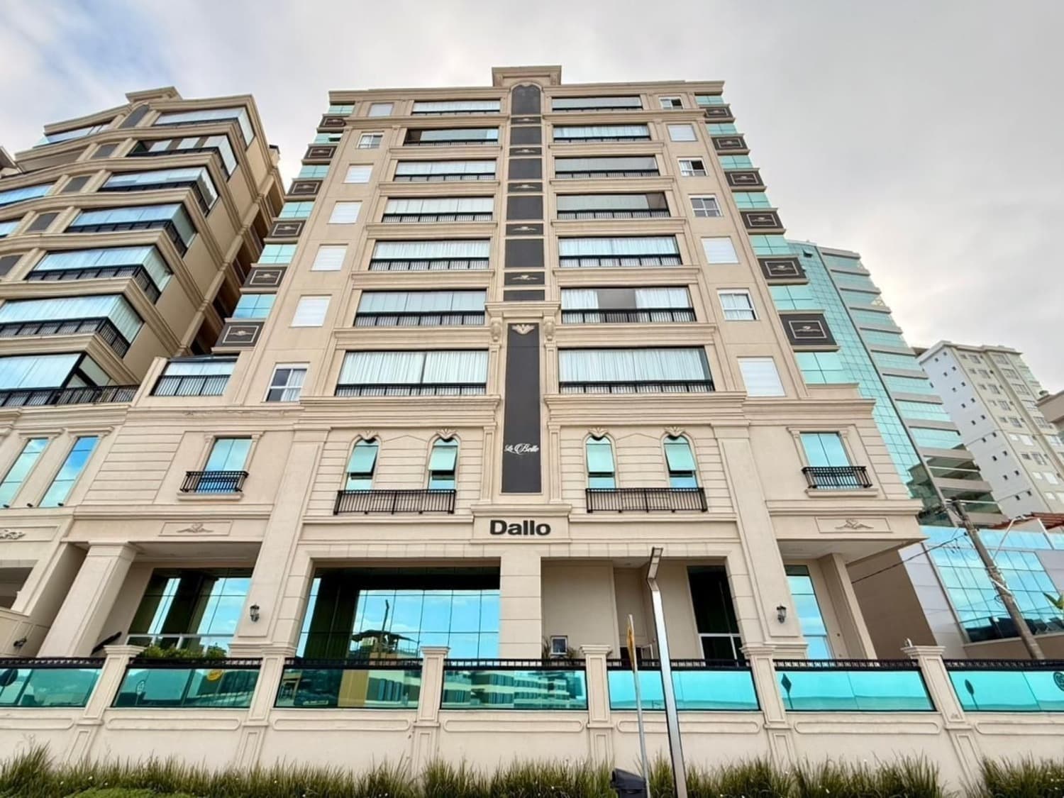 Apartamento à venda – Rua 323 B • Meia Praia • Itapema
