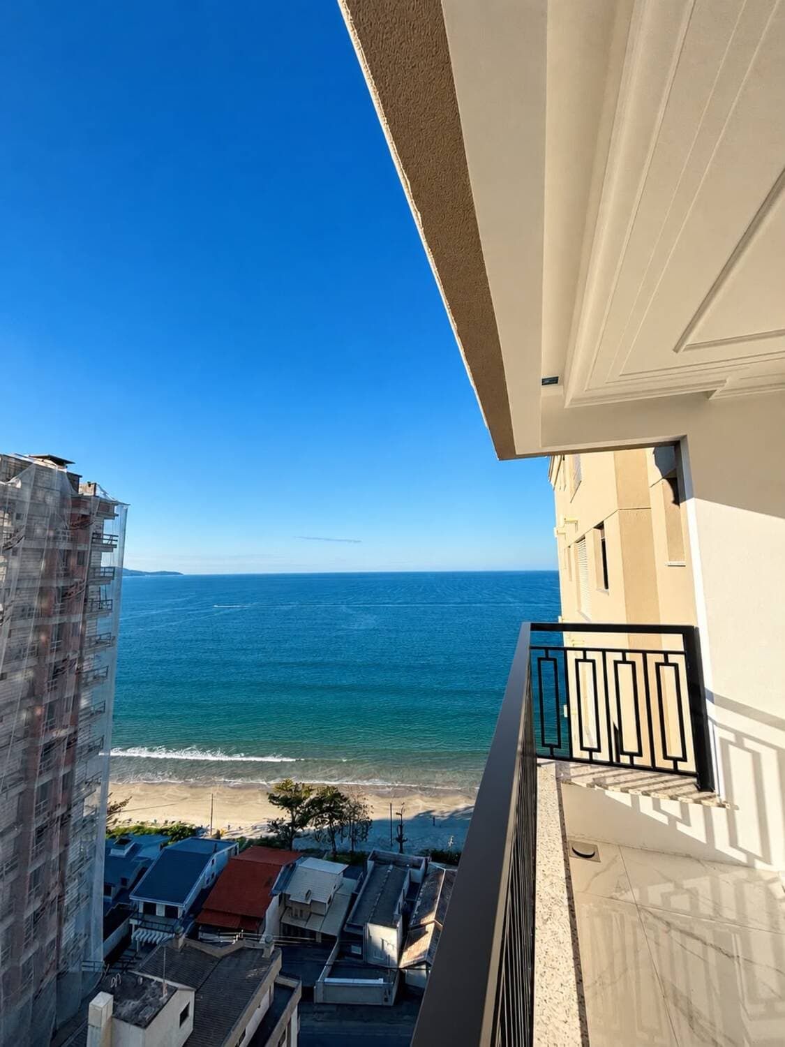 Apartamento à venda – Av. Sen. Atílio Fontana • Perequê • Porto Belo