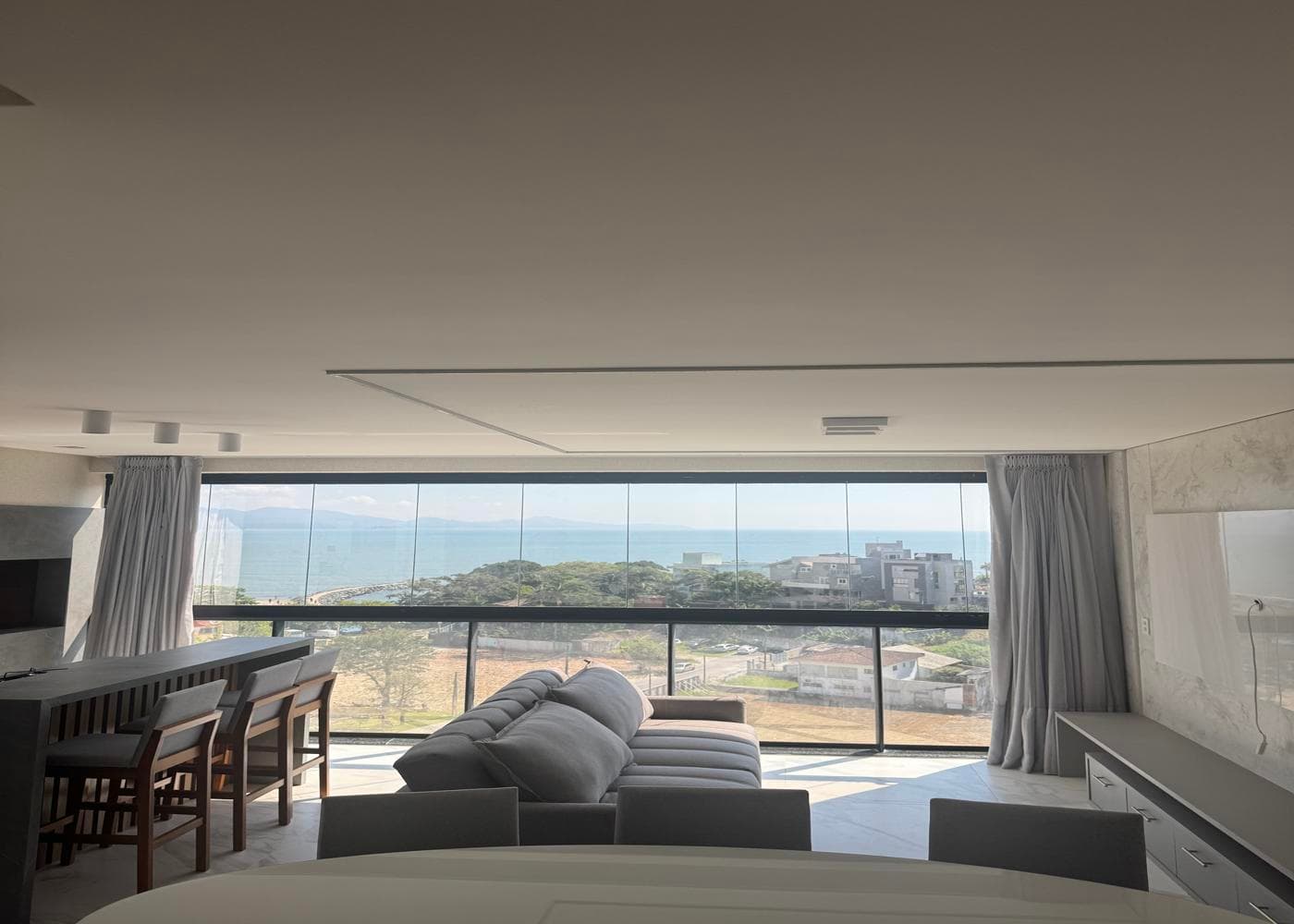Apartamento à venda – Av. Sen. Atilio Fontana • Perequê • Porto Belo